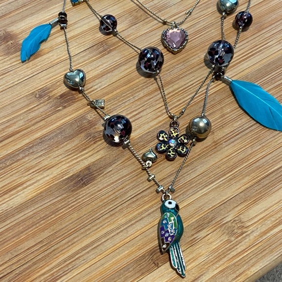 Betsey Johnson necklace - Picture 2 of 4
